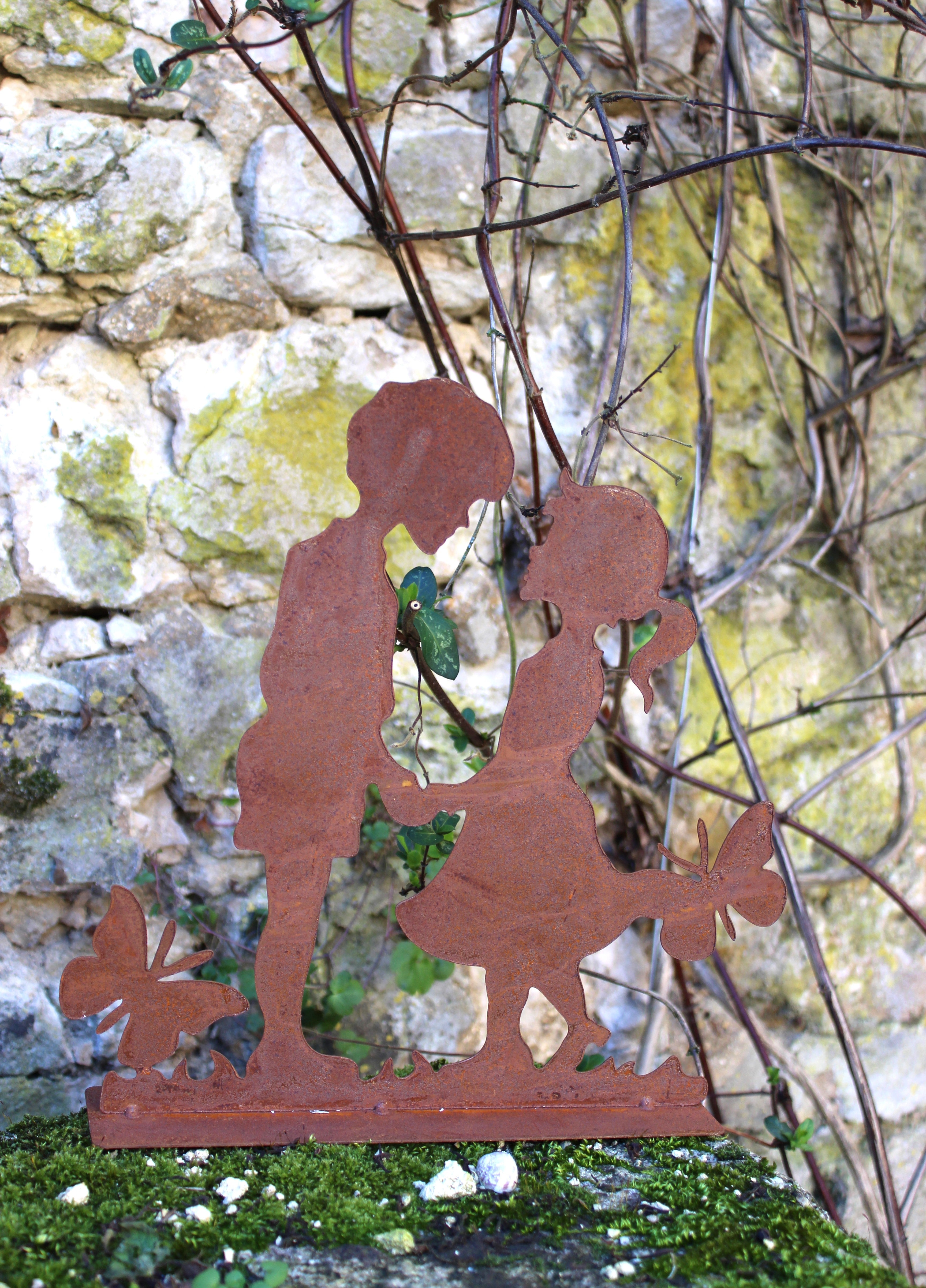 jolie sculpture en métal  avec un motif enfants pour une décoration du jardin campagne chic et maison de charme - Clayre & Eef - Maison Ysance