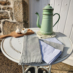 Serviettes de table gris et blanc pour décoration de table maison de charme campagne chic