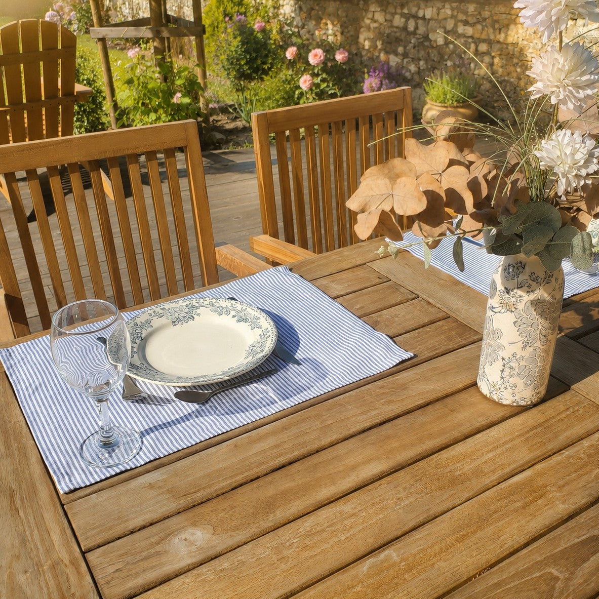 Set de table bleu et blanc pour décoration de table maison de charme et campagne chic