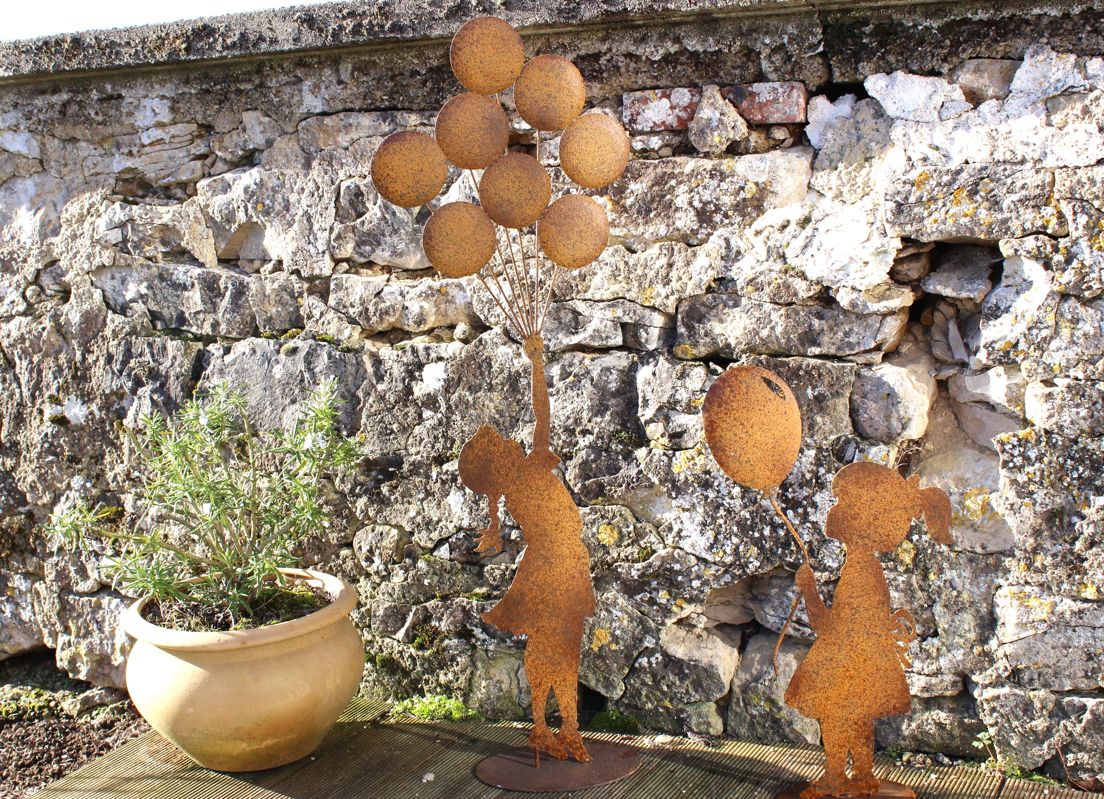 Silhouette petite fille aux ballons métal corten marron campagne chic - Clayre and Eef - Maison Ysance 