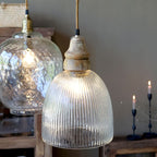 Magnifique luminaire à suspendre en verre et bois pour un style campagne chic et maison de caractère - Chic Antique - Maison Ysance