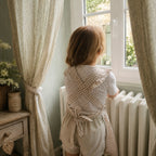 Tablier enfant à volants lin et blanc ambiance English cottage et campagne chic