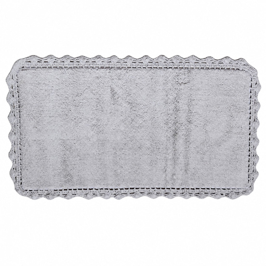 Joli tapis de bain gris perle pour maison de charme