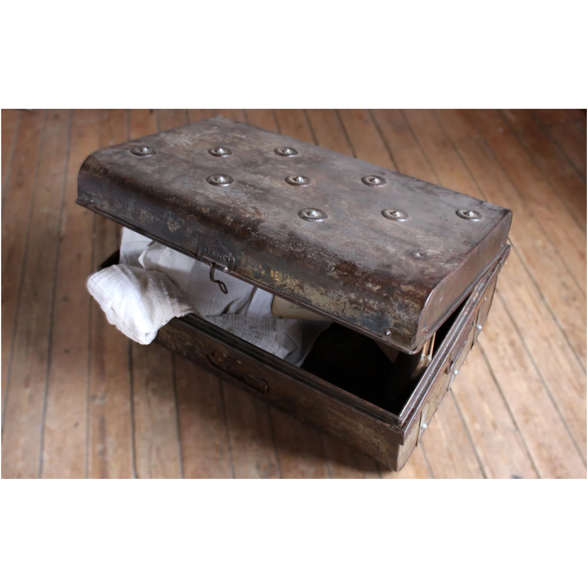 valise décorative en métal de style ancien -campagne-chic- Maison Ysance 